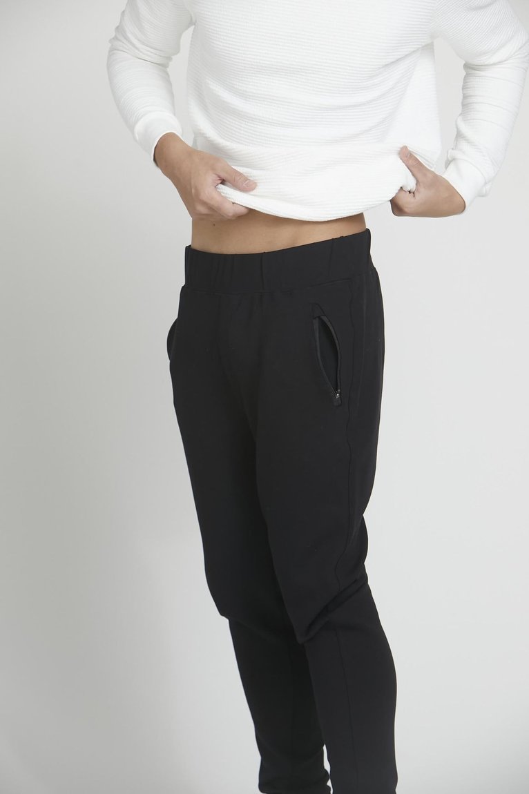 9_6_6_684_wshirt_calcatraveller_preto202_web