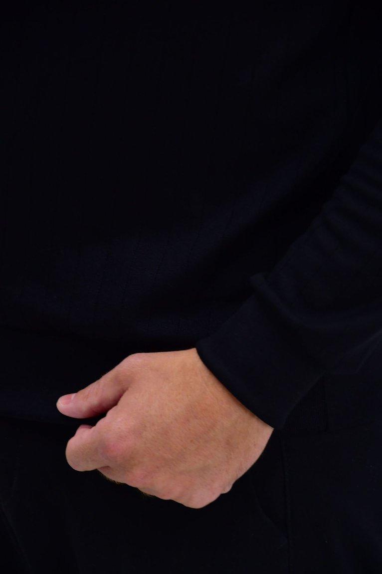 19_30_45_404_19_4_2_282_wshirt_sutertricotfrench_preto20420kak_6787_web