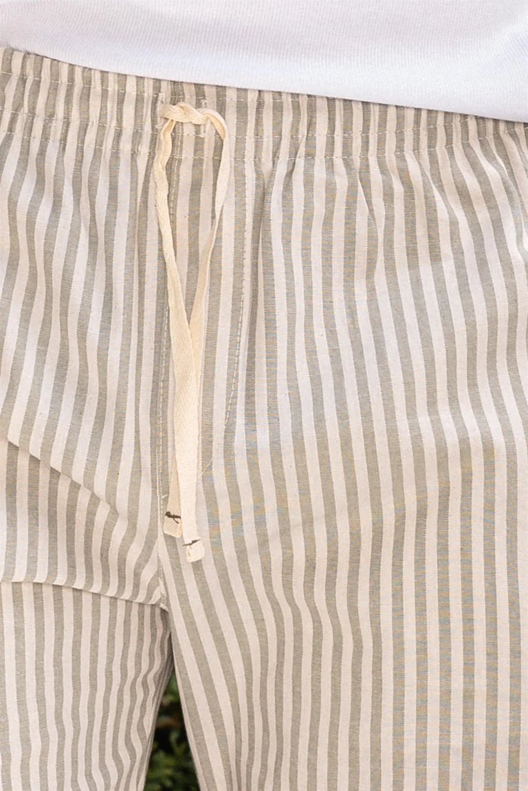02 shorts stripes