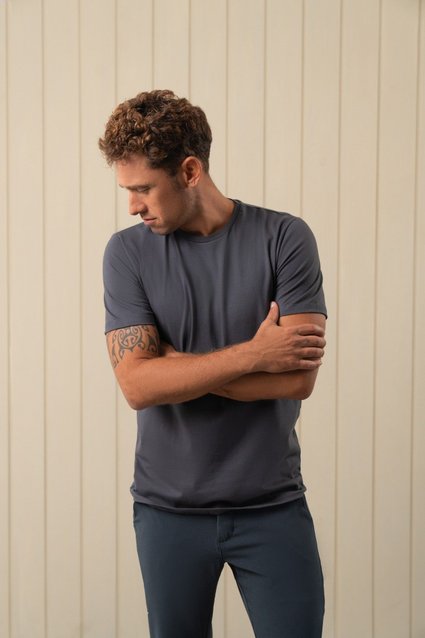 Camiseta Básica Algodão Premium com Elastano Gola C