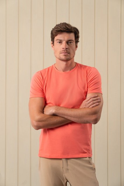 Camiseta Básica Algodão Premium com Elastano Gola C
